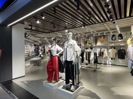 海原工装装修公司|海原阿迪品牌专卖店设计装修如何做到效果图和实景高度还原？